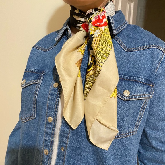 Mango Scarf with flowers - Picture 4 of 5